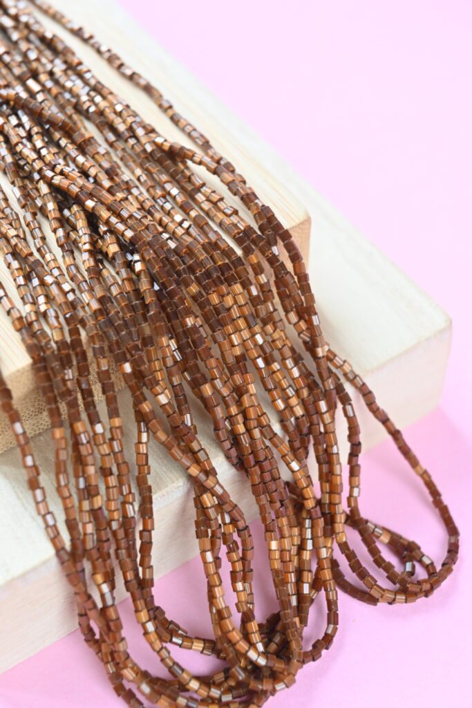 2 Cut Beads Satin Brown 15101 (ruda)