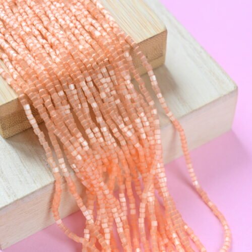 2 Cut Beads Satin Light Orange 05184 (oranžinė)