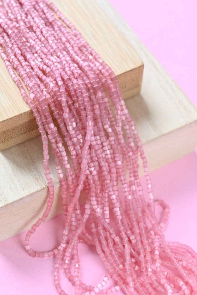 2 Cut Beads Satin Light Old Pink 05193 (rožinė)