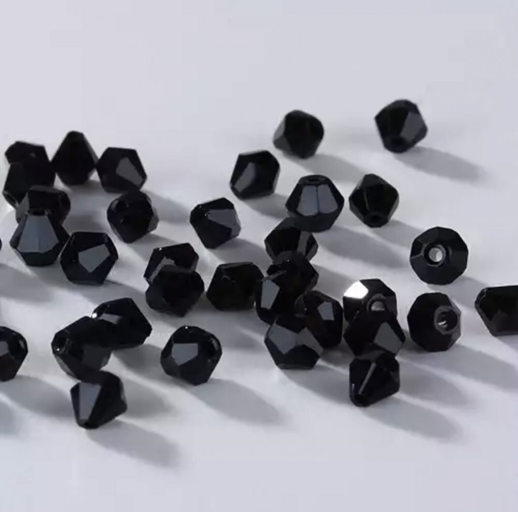 Karoliukai Bicone 4mm Jet