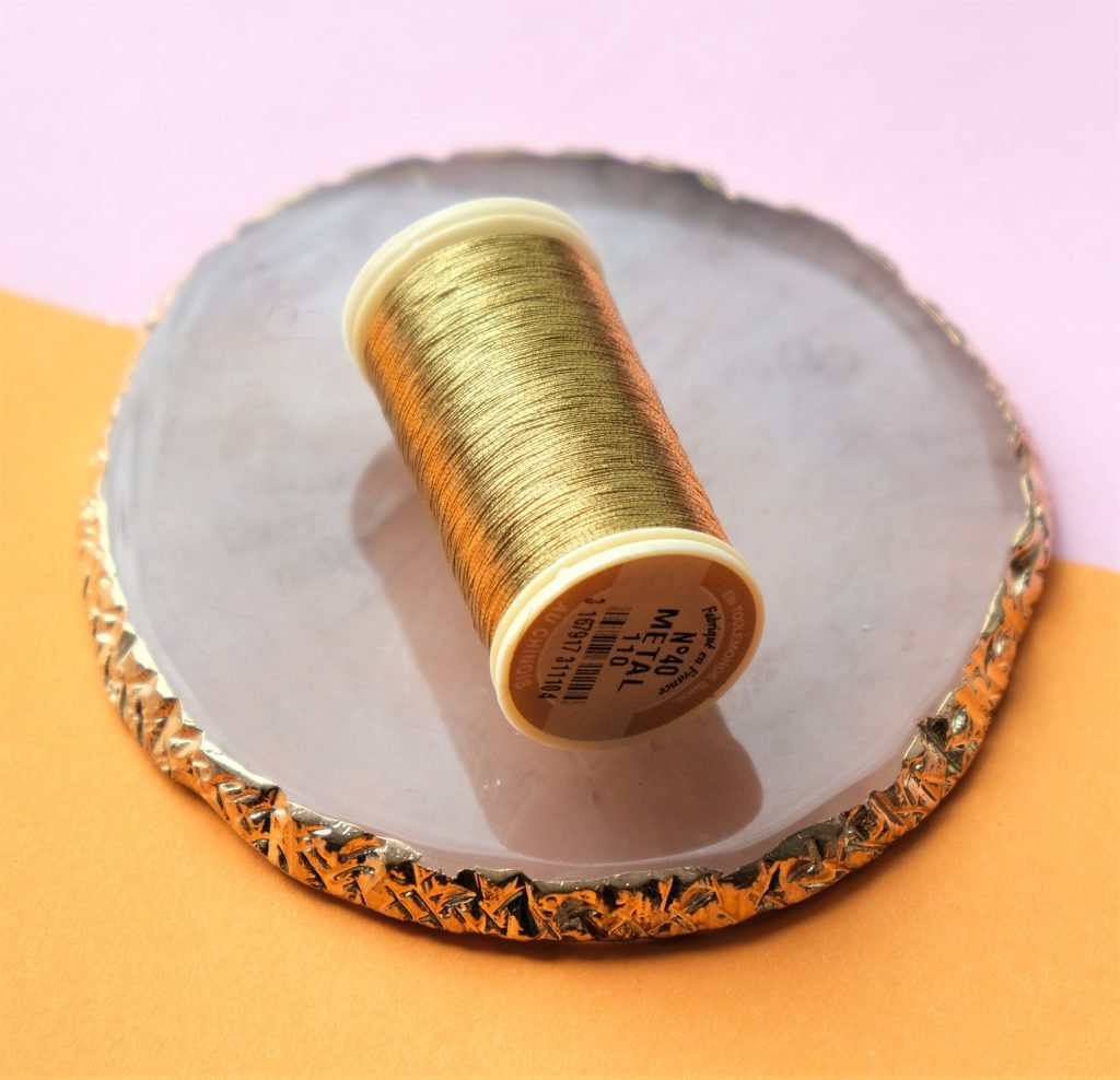 Siuvinėjimo siūlai Au Chinois Metallic N40 (auksas) M110