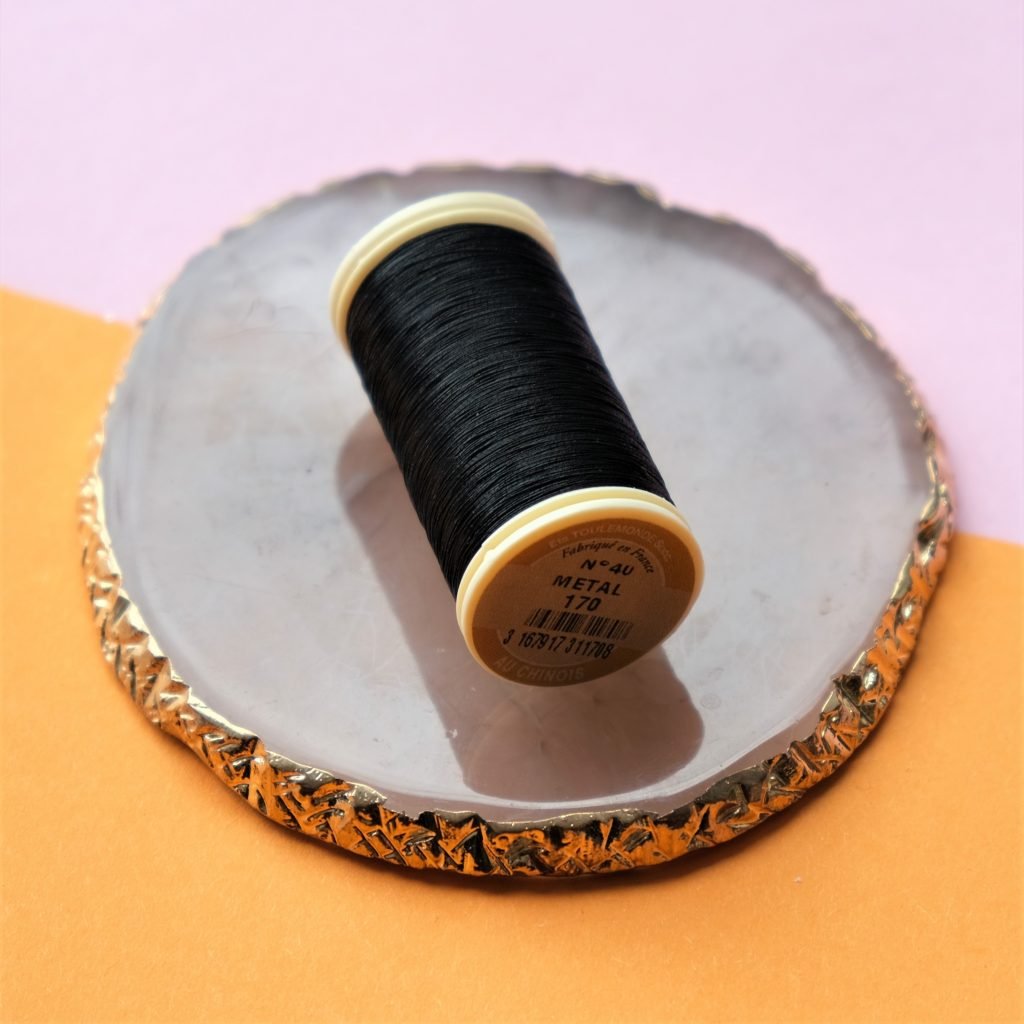 Siuvinėjimo siūlai Au Chinois Metallic N40 (juoda) M170