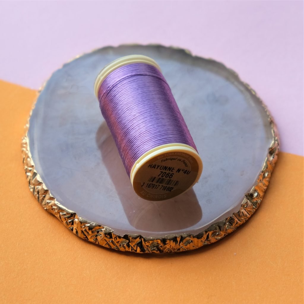 Siuvinėjimo siūlai Au Chinois Rayonne (violetinė) R7066