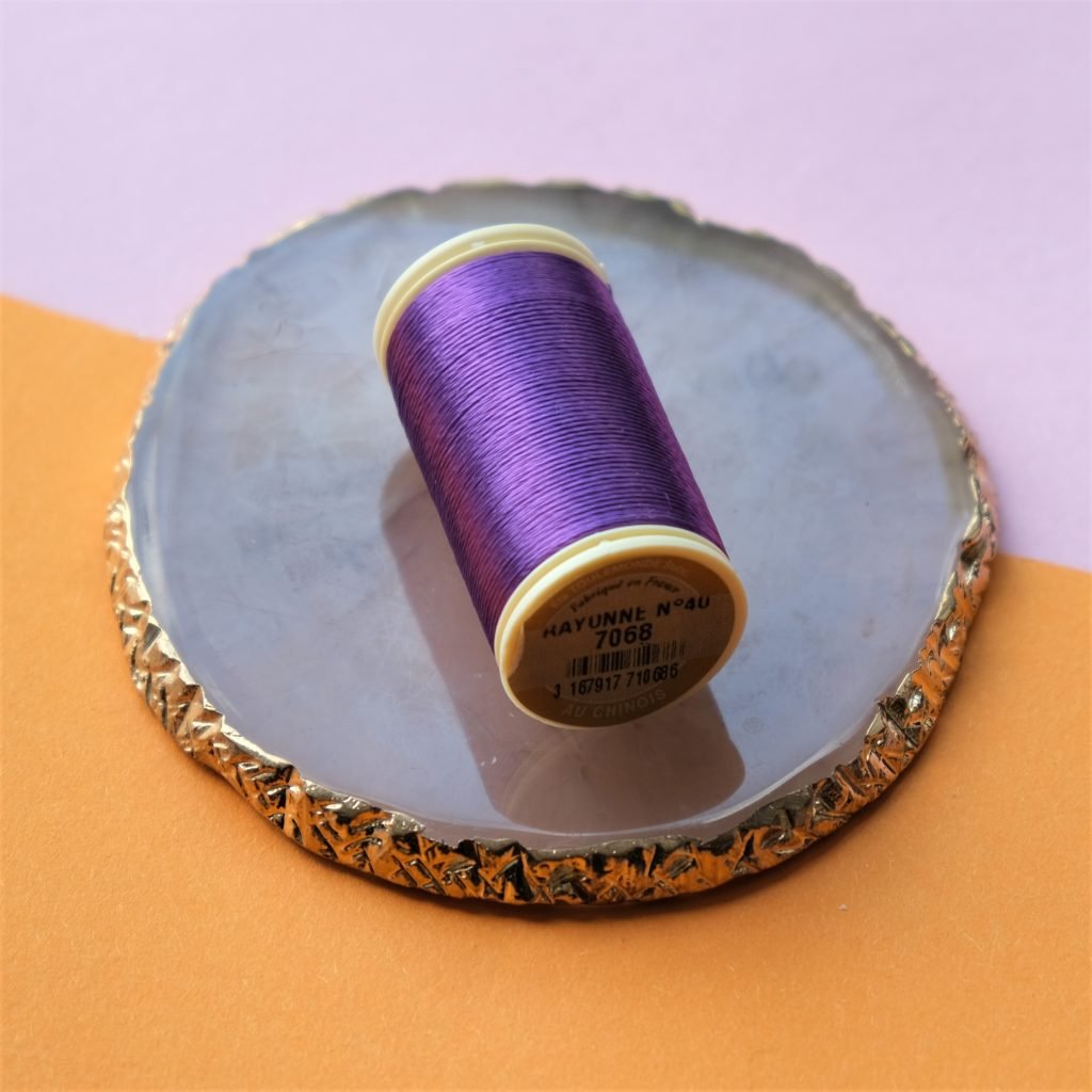 Siuvinėjimo siūlai Au Chinois Rayonne (violetinė) R7068