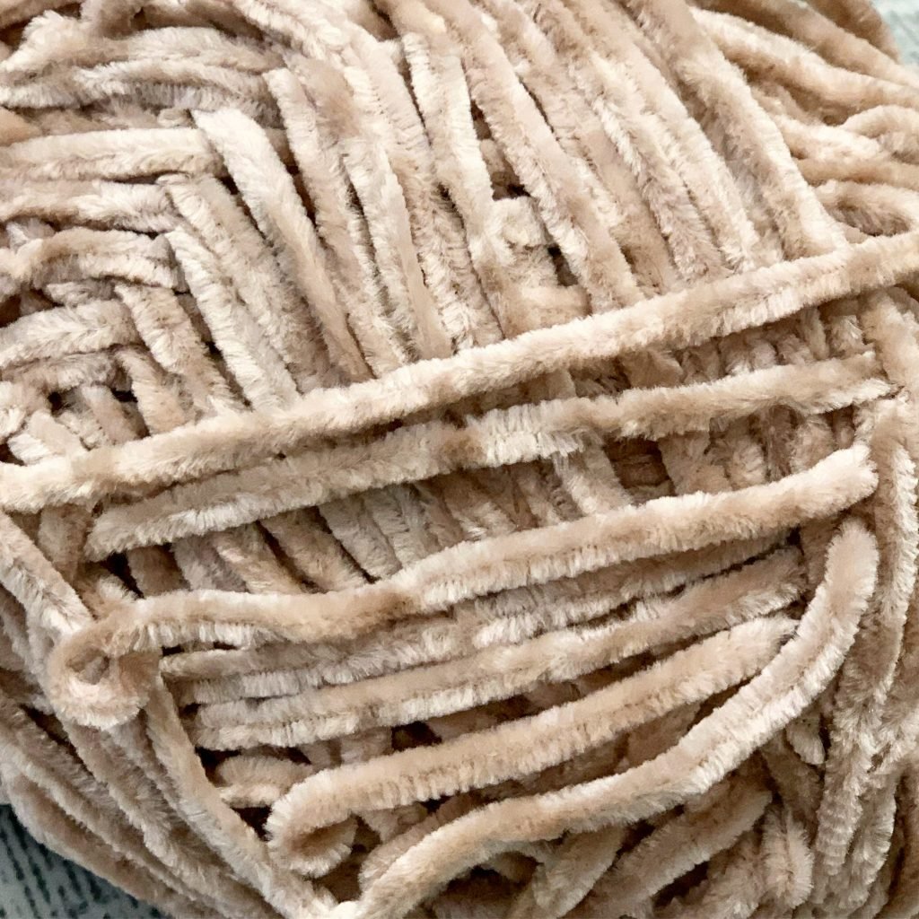 Šenilinis siūlas (kūno spalva)