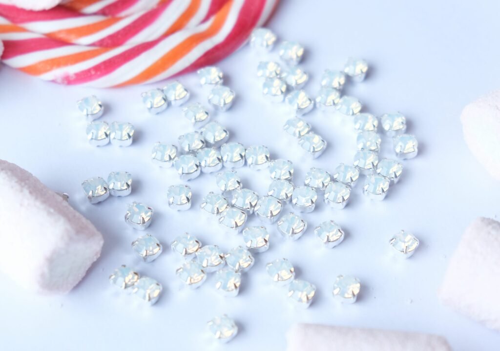 Preciosa Chaton MAXIMA SS29 (6.2mm) White Opal - padengta sidabru (8 vnt) - balta