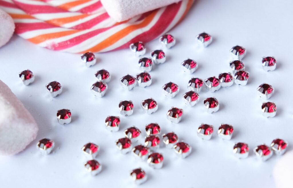 Preciosa Chaton MAXIMA SS29 (6.2mm) Ruby - padengta sidabru (8 vnt) - raudona