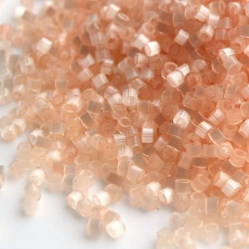 Biseris Delica 11/0 Pale Apricot Silk Satin (oranžinė) DB0821