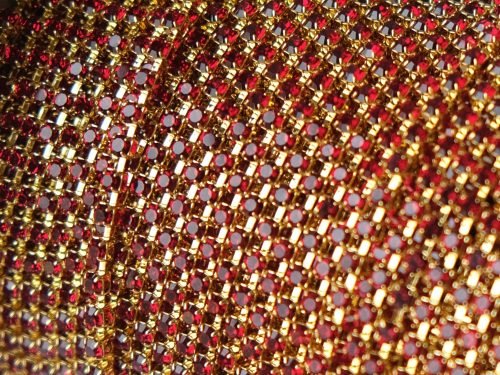 Preciosa Kristalų grandinėlė su Chaton MAXIMA SS8.5 (2.5mm) Siam - padengta auksu (10cm) - raudona - Image 2