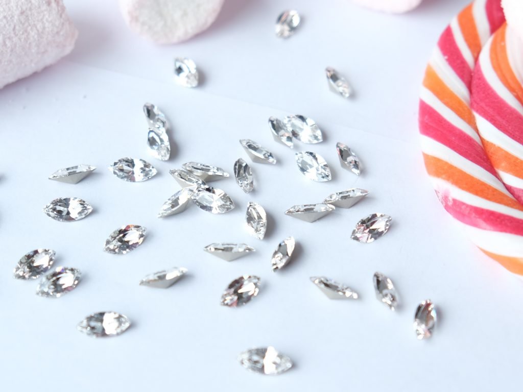 Preciosa 435 14 615 Navette MAXIMA 10x5mm Crystal (balta) 4vnt