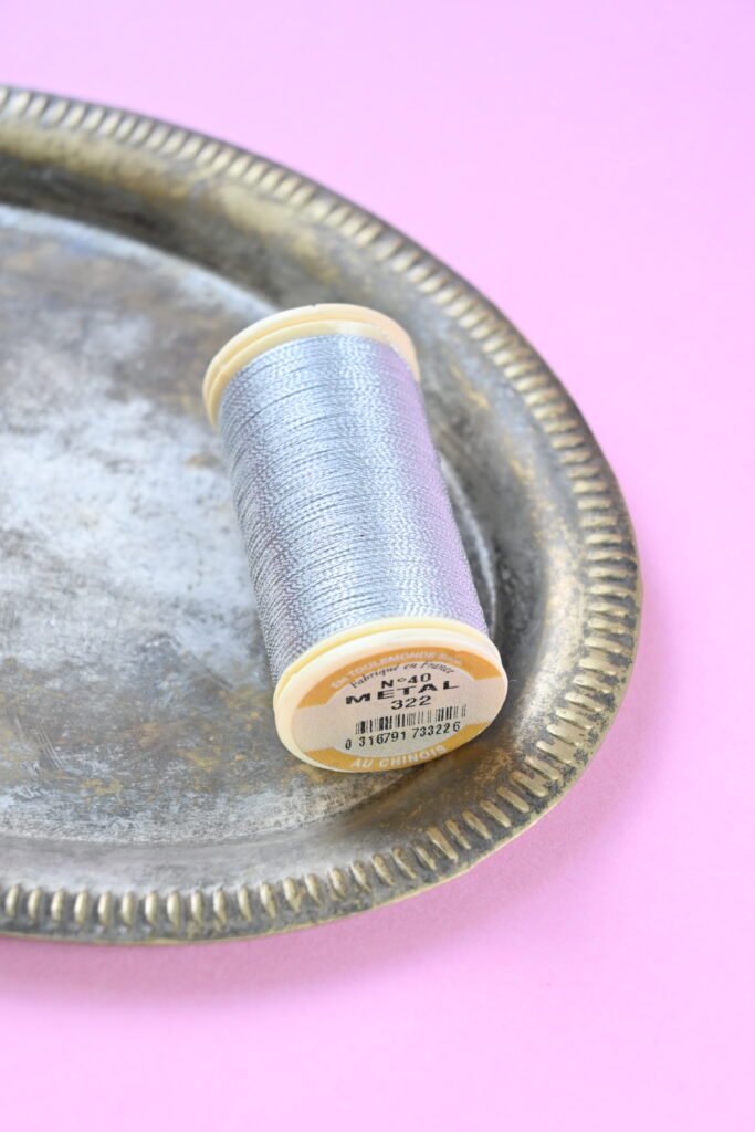 Siuvinėjimo siūlai Sajou Au Chinois Metallic N40 (sidabras) M322
