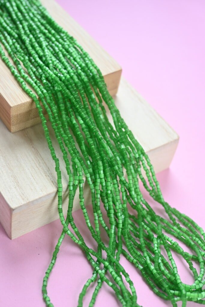 2 Cut Beads Satin Green 55041